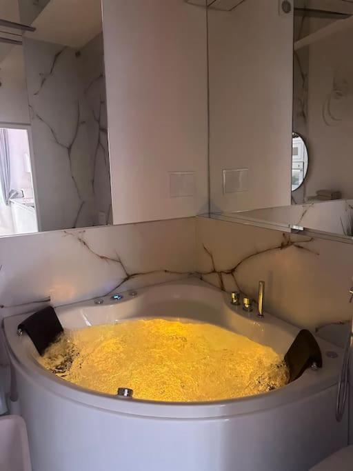 Salt Inn Apartments No 2 - Jacuzzi فيليتشكا المظهر الخارجي الصورة